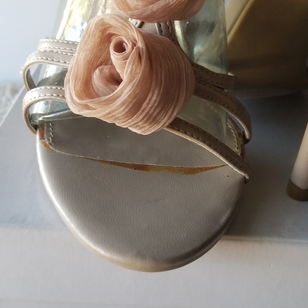Shoes - Picture 2 of 4